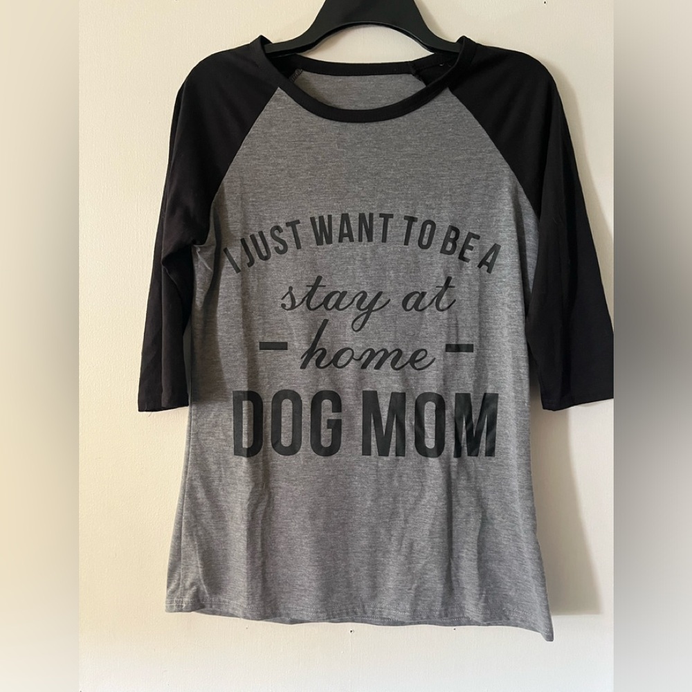 ♥️$10 FINAL PRICE♥️New STAY AT HOME DOG MOM shirt medium